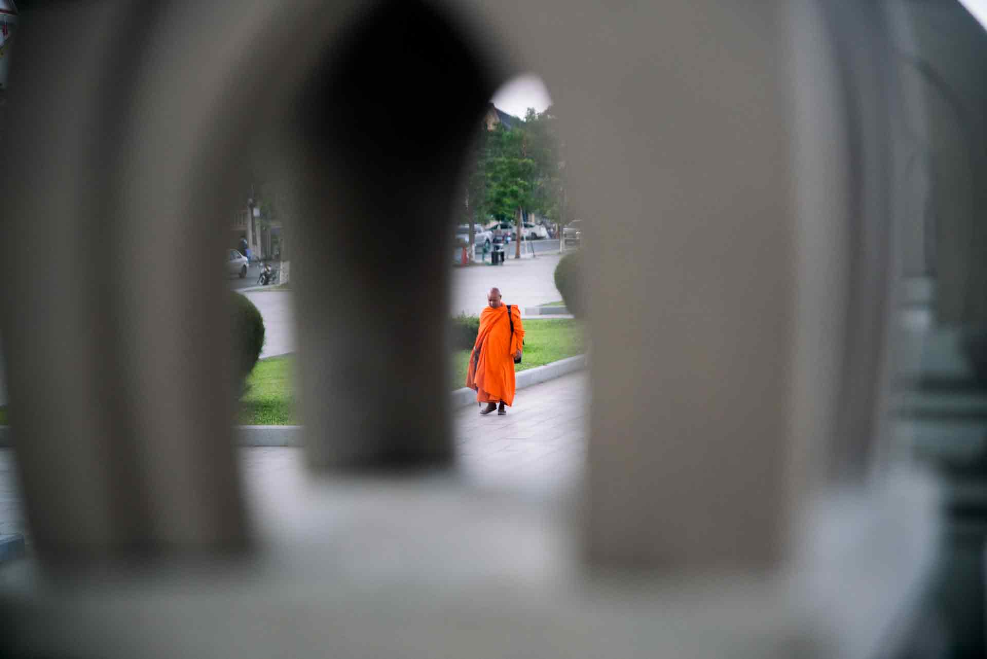 monk cambodia phnom pehn